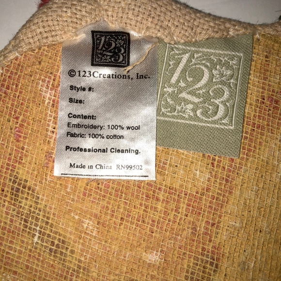 NWT Red Poinsettia 123 Creations C675-15rd 100% Wool Hand Hooked Chair Pad - Picture 4 of 11